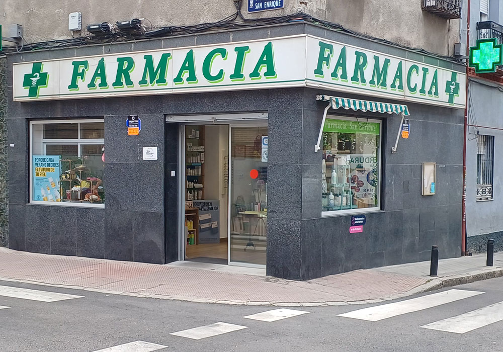 Imagen del exterior de la farmacia San Enrique